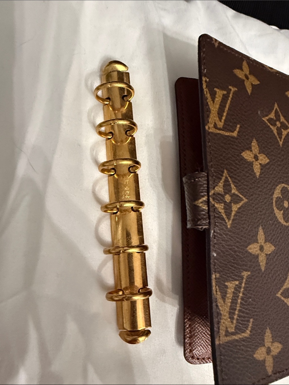 Louis Vuitton Small Ring Agenda Cover in Monogram - Picture 8 of 8